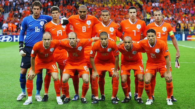 De basisploeg van Oranje tegen Roemenië op het EK 2008.