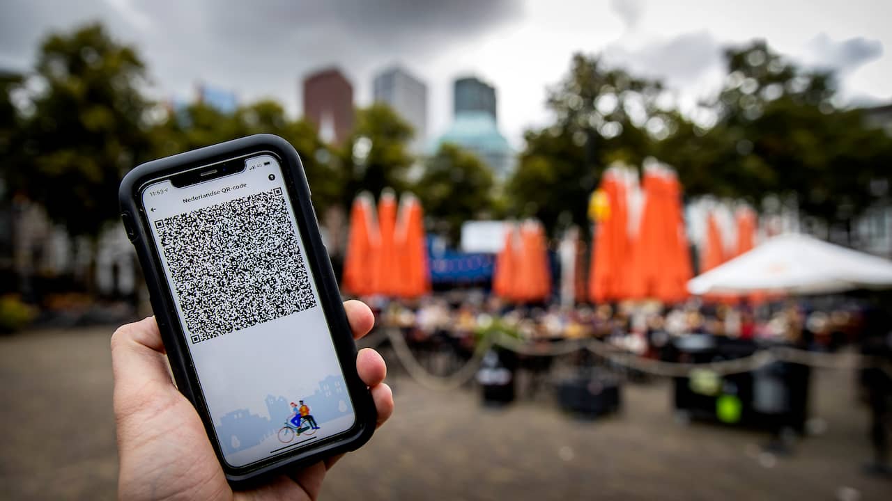 Beeld uit video: Rutte doet geen uitspraken over einde coronapas: 'Durf het niet te zeggen'