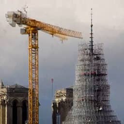 Video | Timelapse toont hoe steigers worden weggehaald bij Notre-Dame