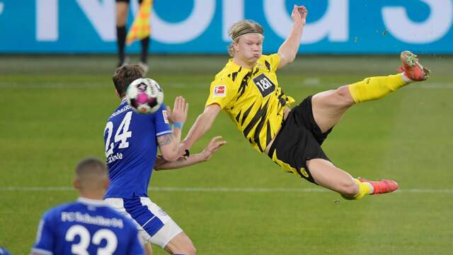Erling Haaland maakt op fraaie wijze de 0-2.
