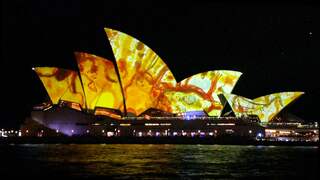Sydney trapt festival af met vuurwerk en lichtshows