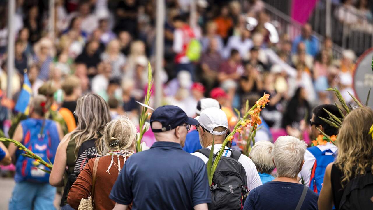 Hikers are showered with gladiolus.  The flowers are traditionally distributed during the entry.