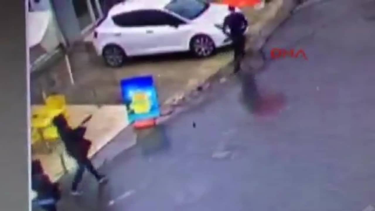 Vrouwen vallen politiebureau aan in Istanbul
