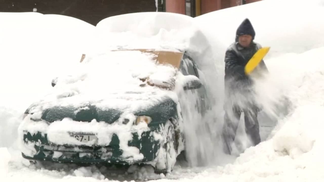 Beeld uit video: Kroatische stad lamgelegd door 182 centimeter sneeuw