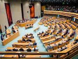 Sind half 11 verdedigt Rutte zijn beleid in de plenaire zaal van de Tweede Kamer.