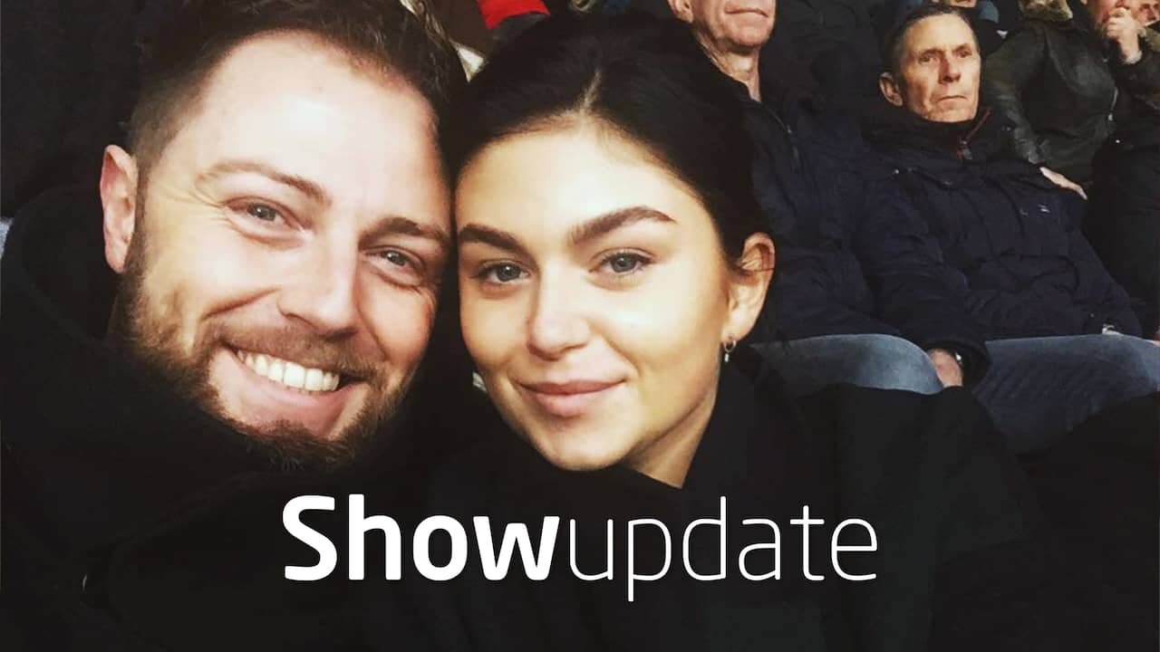 Beeld uit video: Show Update: Roxeanne Hazes verloofd