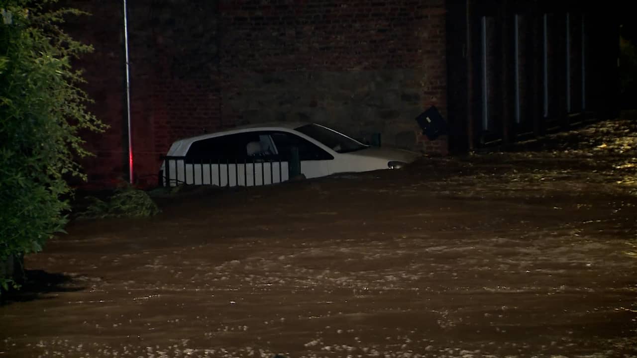 Beeld uit video: Straten veranderen in rivieren door overstroming in België