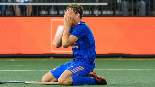 Jorrit Croon is in tranen nadat hij Nederland naar de EK-finale heeft geschoten.