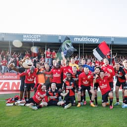Almere City klopt VVV na bizarre penaltyserie en is stap verwijderd van Eredivisie