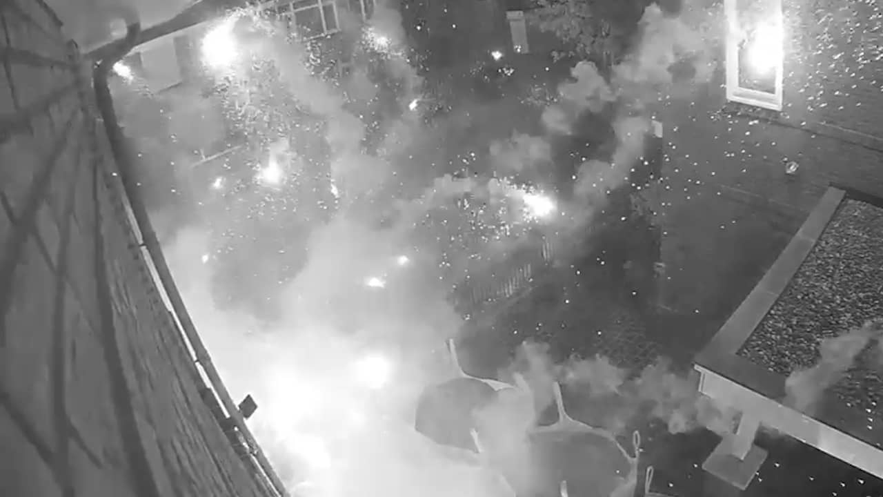 Beeld uit video: Beveiligingscamera filmt nieuwe explosie bij Vlaardingse loodgieter
