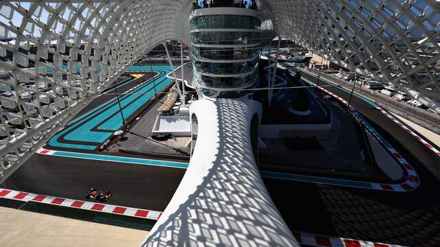 Verstappen tweede achter Bottas in tweede training (gesloten)