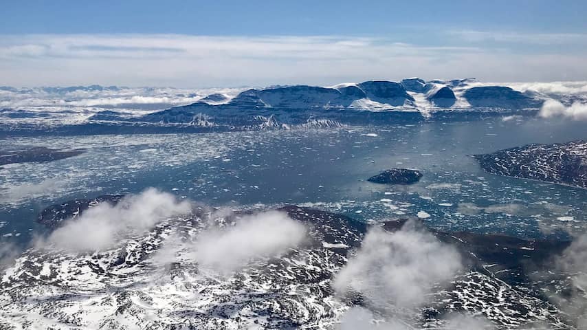 Een van de grootste kraters ter wereld ontdekt onder gletsjerijs in Groenland