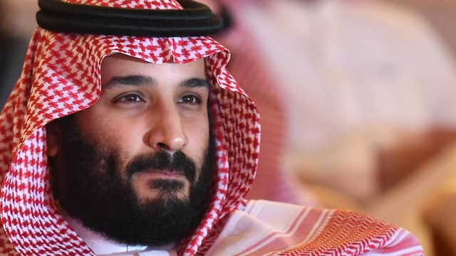 De steenrijke maar omstreden Saoedische kroonprins Mohammed Bin Salman speelt een belangrijke rol bij de overname.