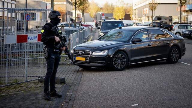Het BOT arriveert bij de Bunker in Amsterdam.