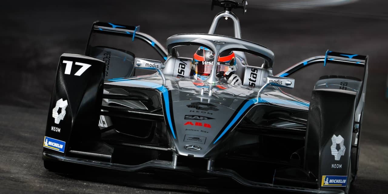 Titelverdediger De Vries begint Formule E-seizoen met zege in Saoedi-Arabië