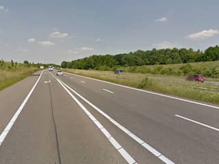 Dertig personen springen uit vrachtwagen in Limburg, mogelijk migranten