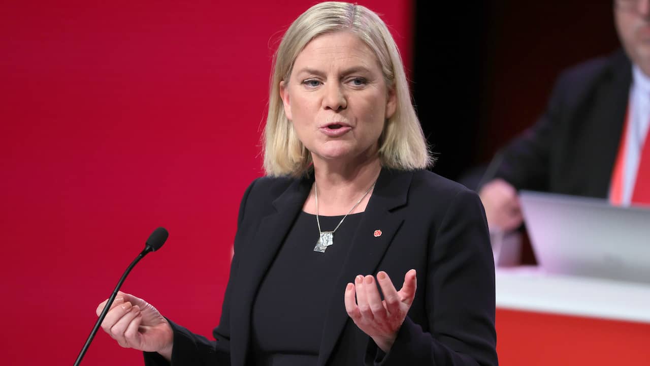 Beeld uit video: Eerste vrouwelijke Zweedse premier krijgt staande ovatie na benoeming