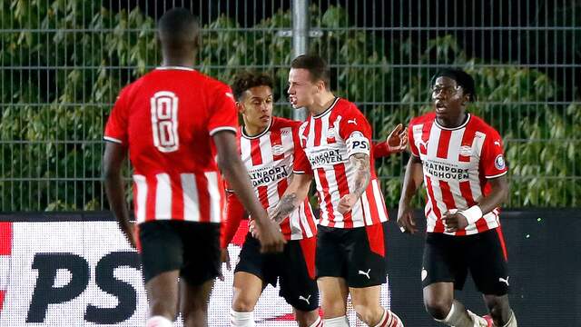 Jong PSV ontsnapte in blessuretijd aan een nederlaag.