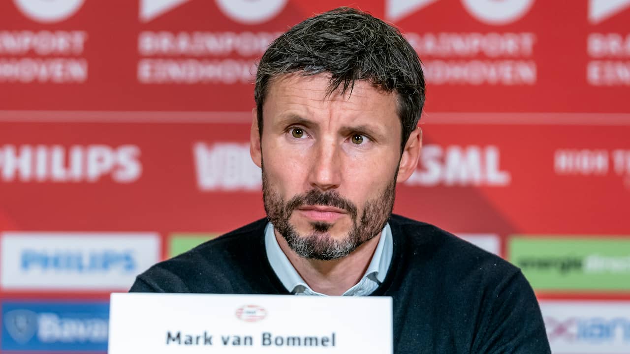 Psv Coach Van Bommel Thinks That The Difference Is Small With Title Favorite Ajax Teller Report