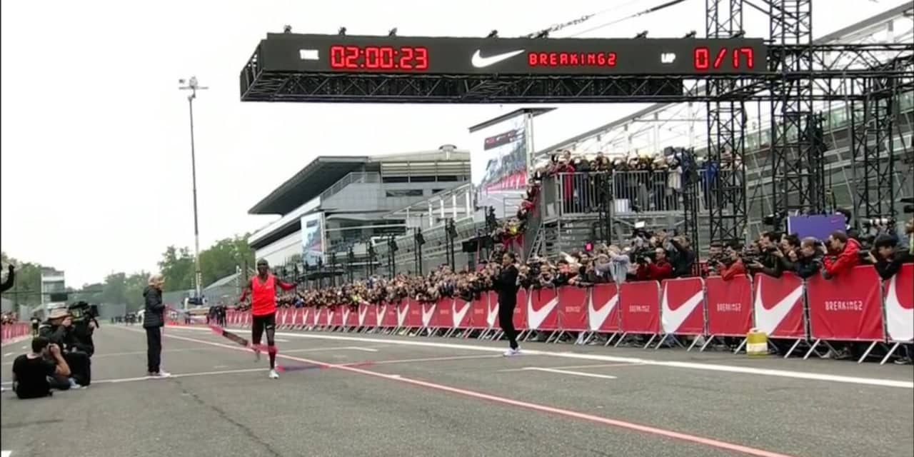 Keniaan Kipchoge komt 24 seconden tekort bij recordpoging op marathon