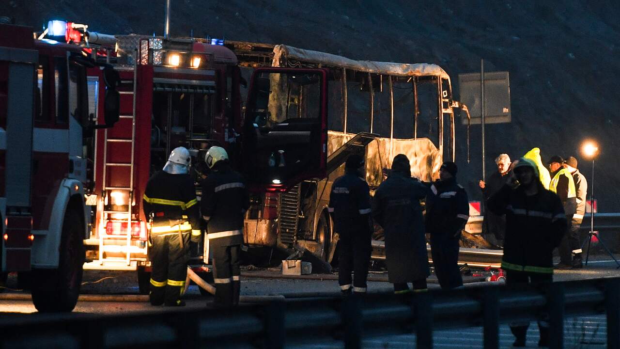 Beeld uit video: Bus met toeristen verongelukt in Bulgarije: zeker 45 doden