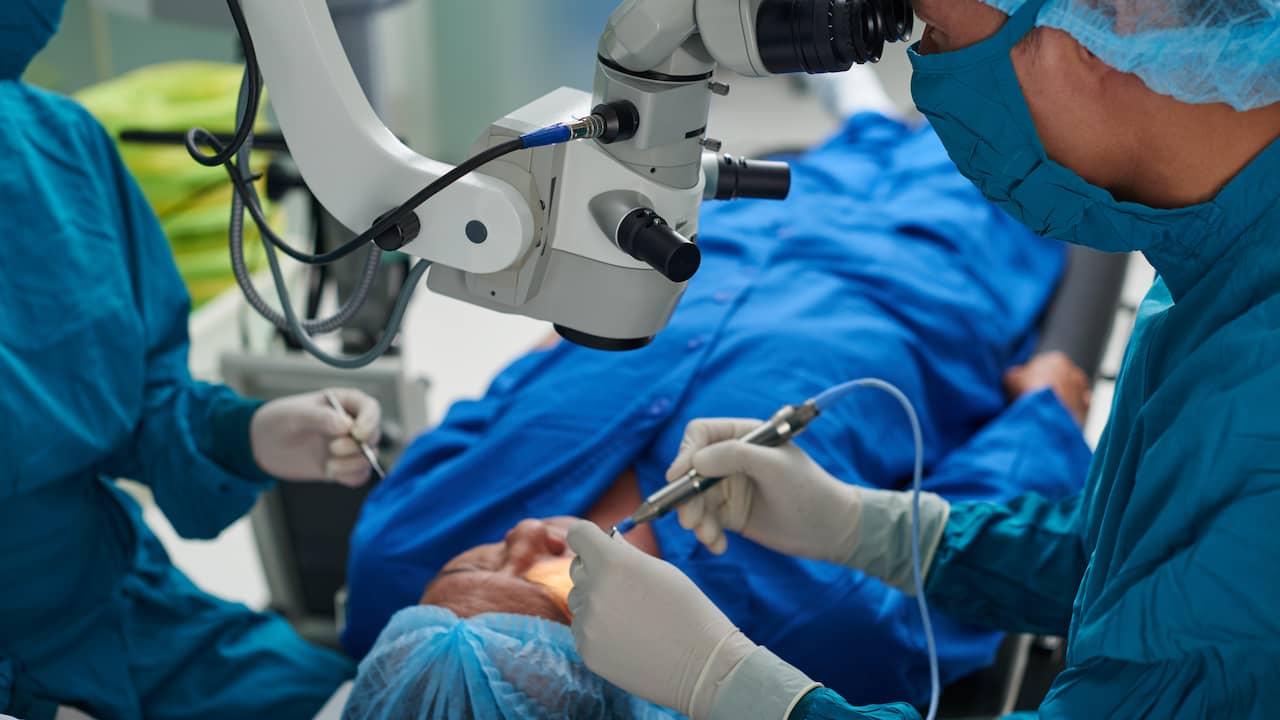 La chirurgia della cataratta in entrambi gli occhi allo stesso tempo è migliore e più economica dell’attuale metodo scientifico