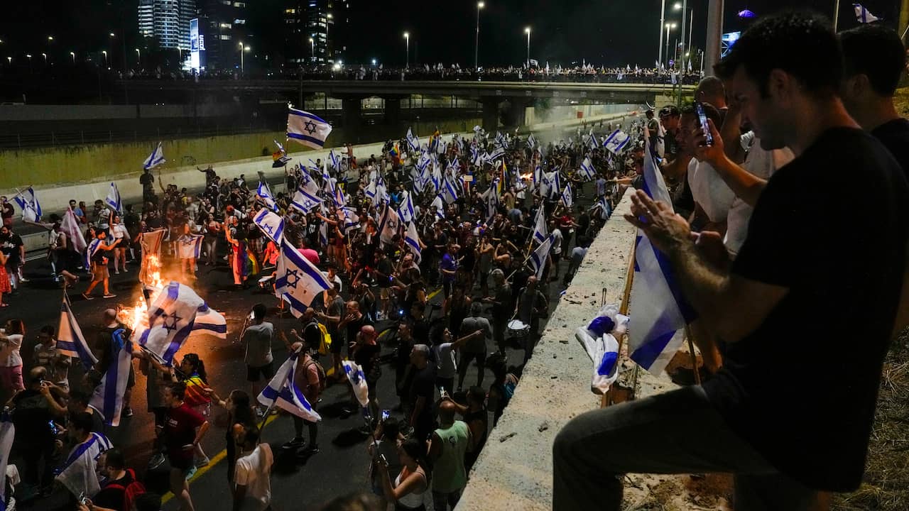 Thousands of Israelis protest again against controversial reform plans |  outside