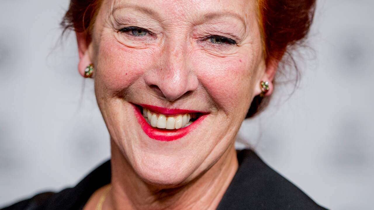 Loes Luca maakt haar rentree op de bühne