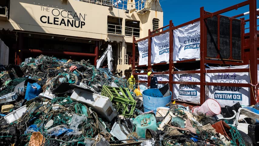 The Ocean Cleanup haalt honderdste lading afval uit Stille Oceaan