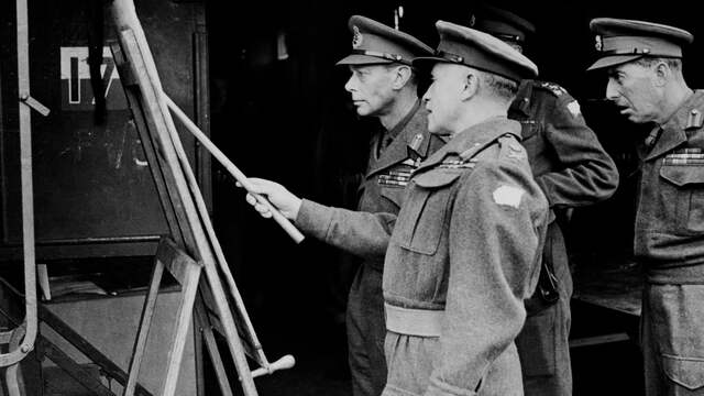 1944: De Britse koning George VI wordt in Nederland bijgepraat over de militaire vorderingen.