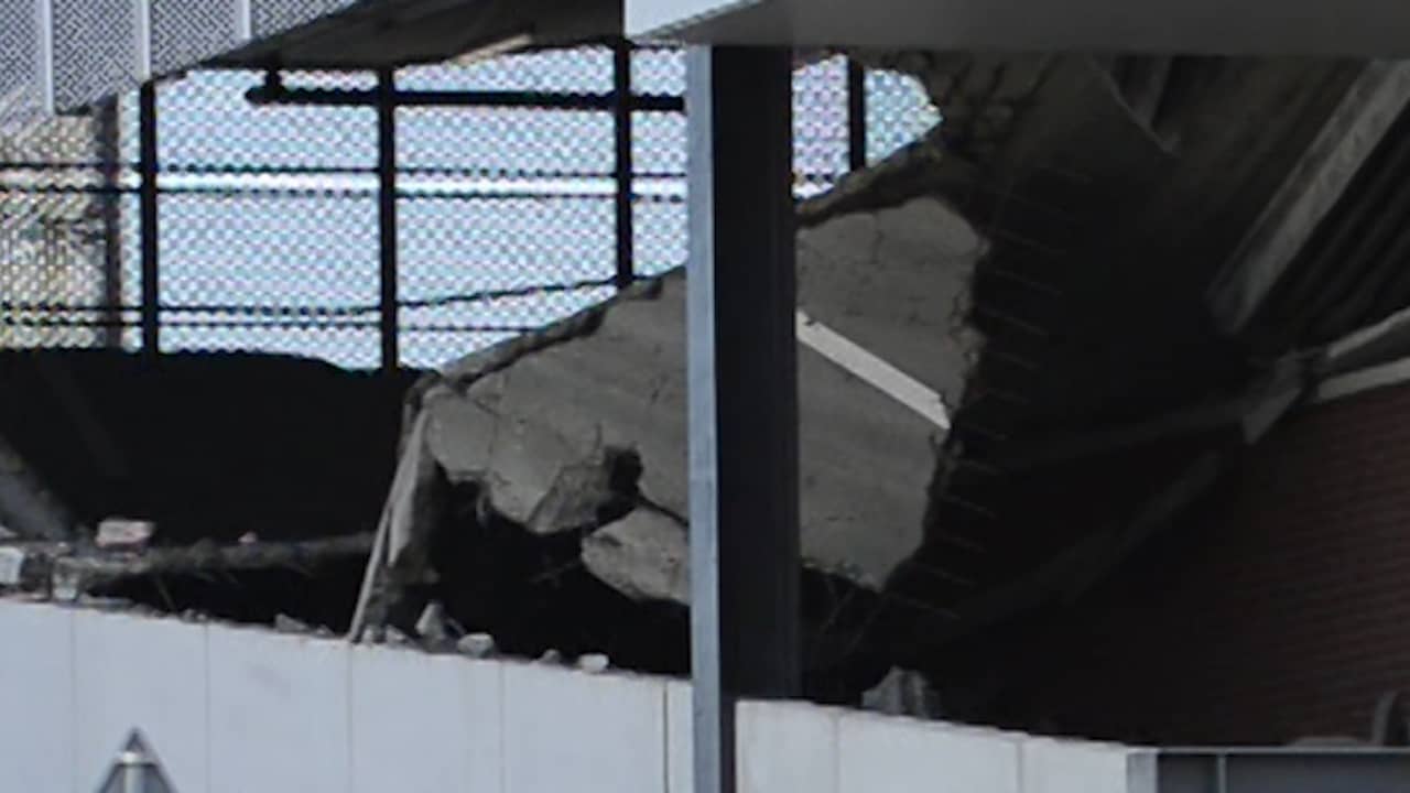 Beeld uit video: Vloer van parkeergarage in Wormerveer ligt in puin