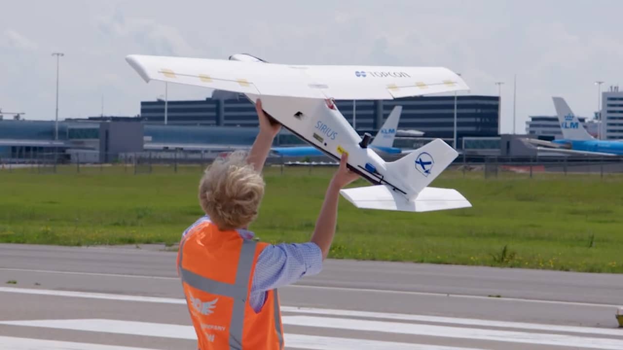 Beeld uit video: Schiphol voert proeven met drones uit