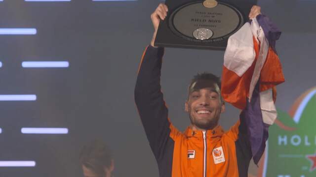 Teamgenoten Nuis en Roest uit hun dak in Holland Heineken House