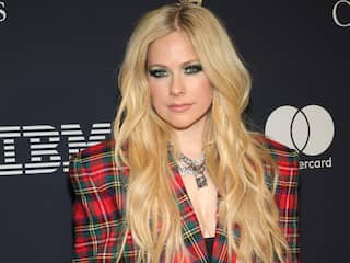 Avril Lavigne vindt complottheorie over dubbelganger 'heel grappig'