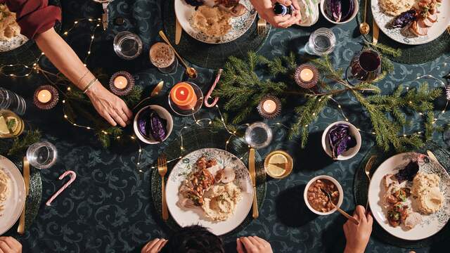 Een sfeervolle kersttafel van Albert Heijn.