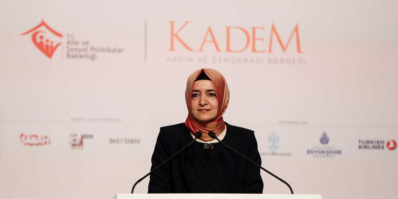 'Turkse minister van Familiezaken over land naar Rotterdam'