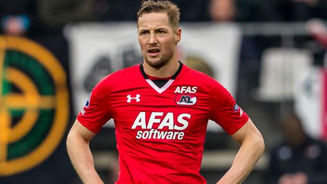 AZ met tien man na rood voor Van Eijden