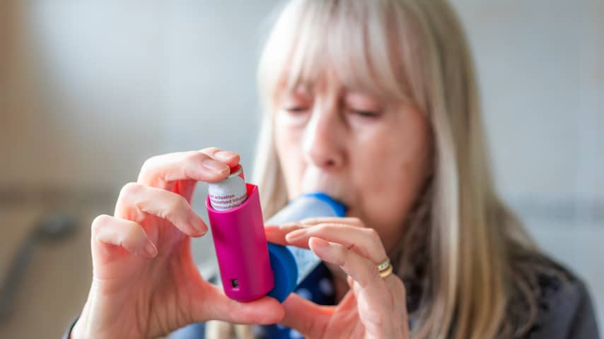 Veel klachten gemeld over astmapuffer, medicijnautoriteit stelt onderzoek in