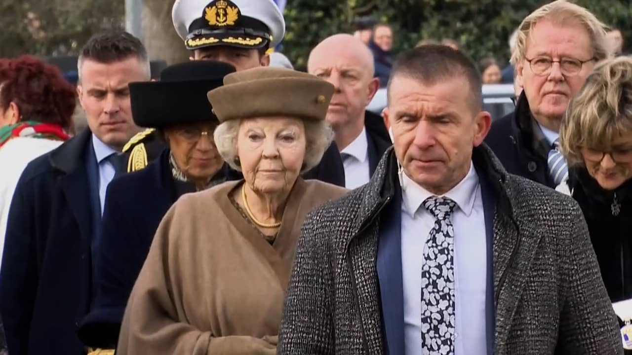 Beeld uit video: Prinses Beatrix herdenkt Watersnoodramp in Oude-Tonge
