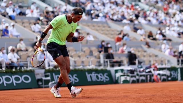 Rafael Nadal slaakt een oerkreet na een gewonnen punt tegen Diego Schwartzman.