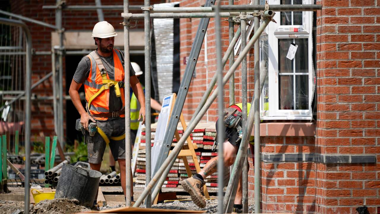 Staff shortages force UK to introduce flexible rules for foreign construction workers |  Economy