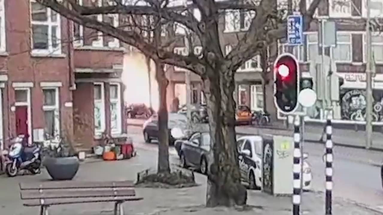 Beeld uit video: Beveiligingscamera filmt gasexplosie in Den Haag