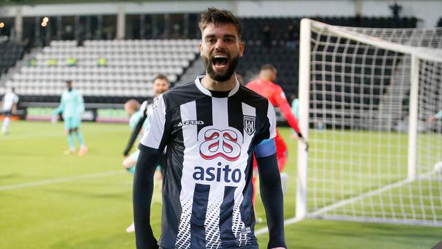 Vreugde bij doelpuntenmaker Robin Pröpper, die met Heracles Almelo veel te sterk was voor Willem II.
