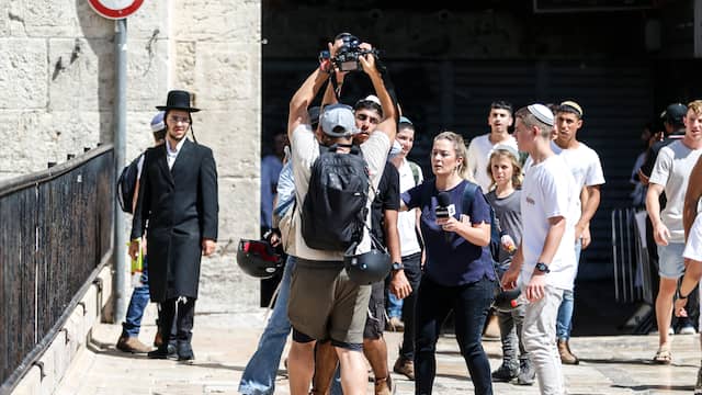 Ultraorthodoxe joden vallen journalisten aan bij vlaggenmars in Jeruzalem