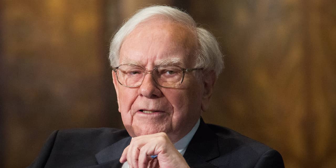 Warren Buffett vindt zichzelf 'een idioot' omdat hij nu pas in Amazon stapt