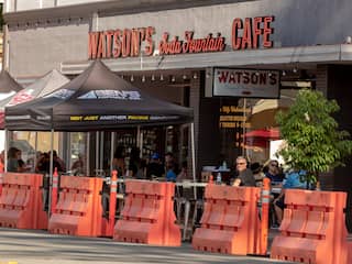 Californië sluit cafés en bioscopen weer vanwege forse stijging coronacijfers
