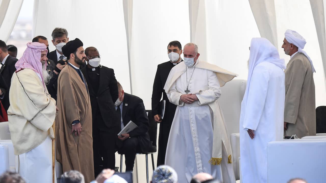 Pope Francis celebrates Mass for the first time in Iraq |  NOW