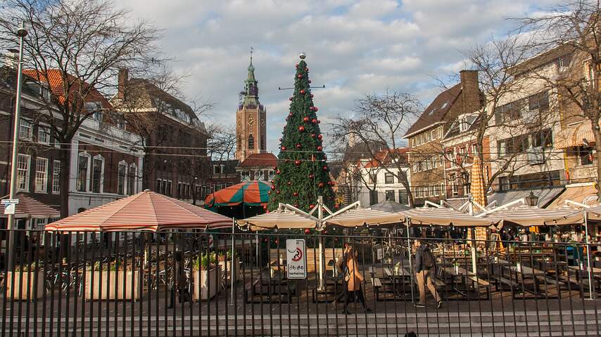 Grote Kerstboom op de Grote Markt in Den Haag