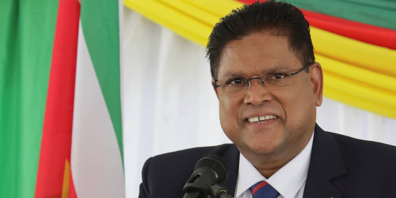 Chan Santokhi tijdens plechtigheid geïnstalleerd als president van Suriname
