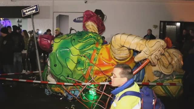 Gewonden door ongeval met praalwagen tijdens carnavalsoptocht Tubbergen. Gewonden door ongeval met praalwagen tijdens carnavalsoptocht Tubbergen.